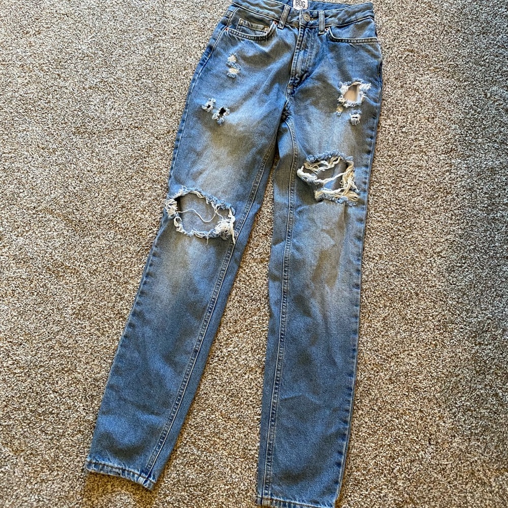 Never worn BDG Mom jean high rise